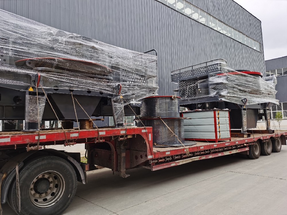 安舜機械發往湖北的沖擊式制砂機現場